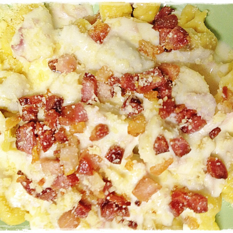 Receita de Diva #27: Capeletti ao molho branco com presunto e bacon.